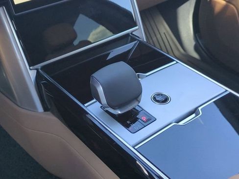 New 2026 Land Rover Range Rover SE image 9