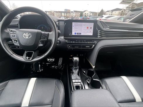 Used 2025 Toyota Camry SE image 14