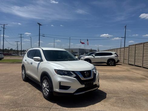 Used 2020 Nissan Rogue SV FWD image 2