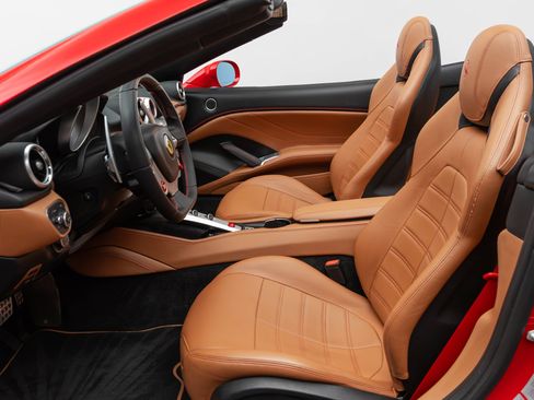 Certified 2016 Ferrari California T RWD image 5