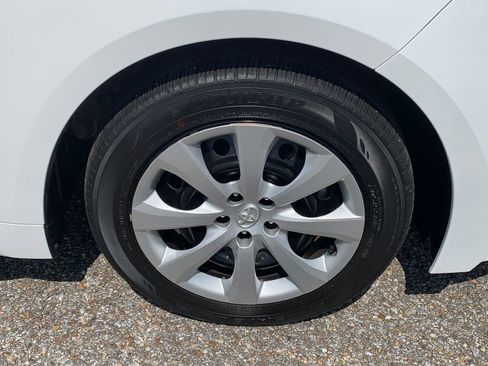 Used 2025 Toyota Corolla LE FWD image 6