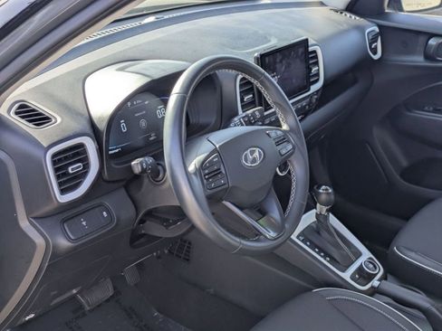 Certified 2025 Hyundai Venue Limited FWD image 12