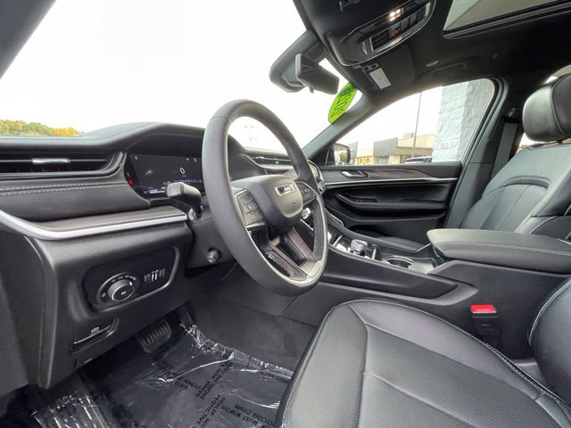 Used 2026 Jeep Grand Cherokee Limited AWD/4WD image 11