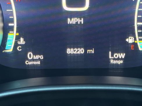 Used 2021 Chrysler Pacifica Touring-L image 18