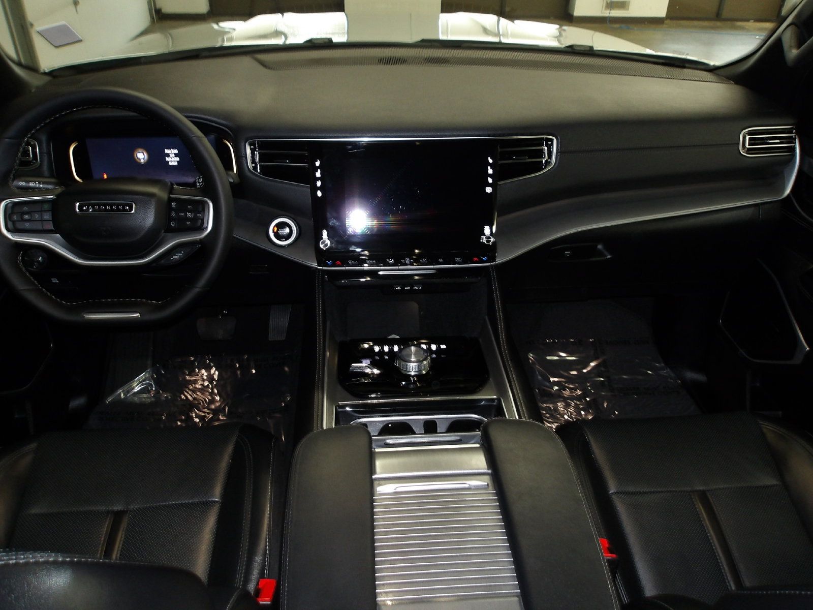 Used 2025 Jeep Wagoneer 4WD image 12