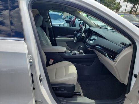 Used 2023 Cadillac XT4 Luxury FWD image 8