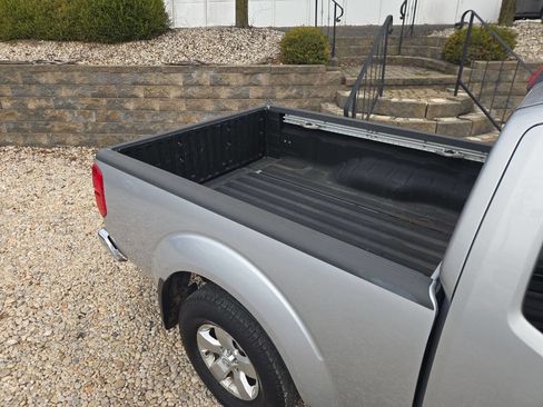 Used 2011 Nissan Frontier SV w/ SV Premium Utility Pkg image 29