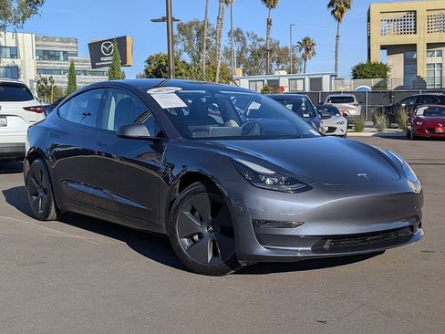 Used 2023 Tesla Model 3 Standard Range image 3