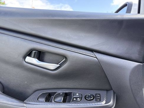 Used 2024 Nissan Sentra SV FWD image 15