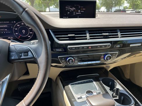 Used 2018 Audi Q7 3.0T Prestige w/ Prestige Package AWD/4WD image 32