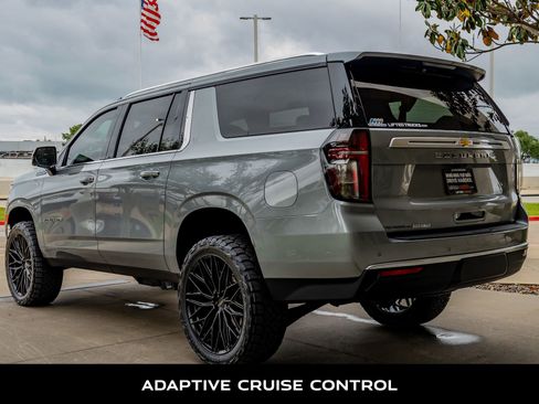 Used 2024 Chevrolet Suburban High Country image 7