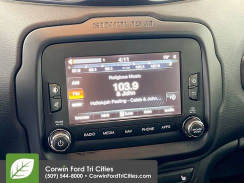 Used 2017 Jeep Renegade Trailhawk AWD/4WD image 22