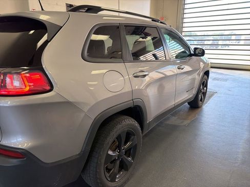 Used 2020 Jeep Cherokee Latitude Plus AWD/4WD image 6