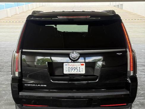 Used 2015 Cadillac Escalade Luxury image 8