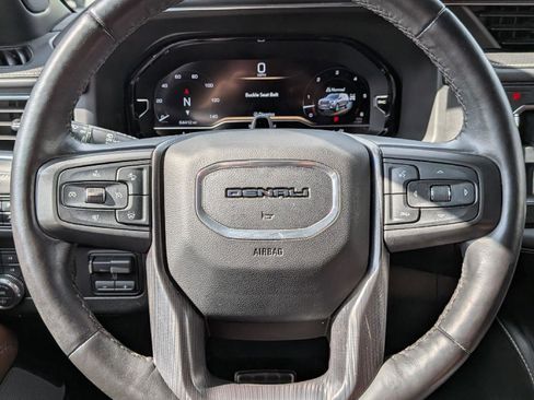 Used 2023 GMC Yukon XL Denali Ultimate AWD/4WD image 17
