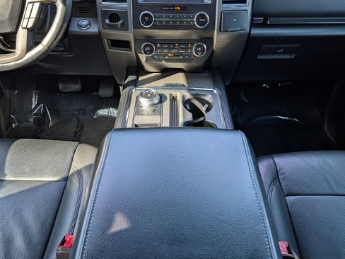 Used 2020 Ford Expedition XLT w/ Equipment Group 202A RWD image 22