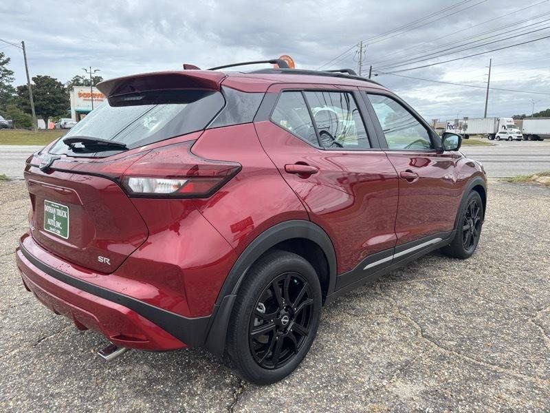 Used 2022 Nissan Kicks SR w/ Interior Electronics Package FWD image 5
