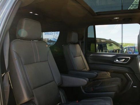 Used 2022 Chevrolet Suburban RST w/ Sport Performance Package image 34