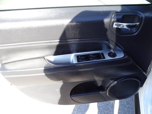Used 2014 Jeep Compass 4WD image 11