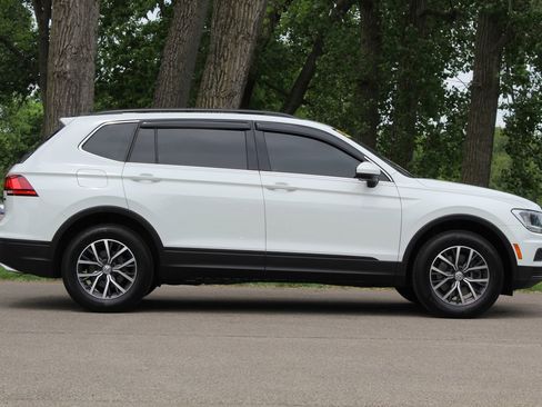 Used 2019 Volkswagen Tiguan SE w/ Panoramic Sunroof Package AWD/4WD image 8