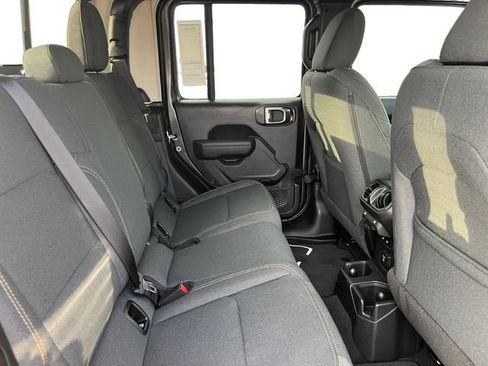 New 2025 Jeep Gladiator Sport image 16