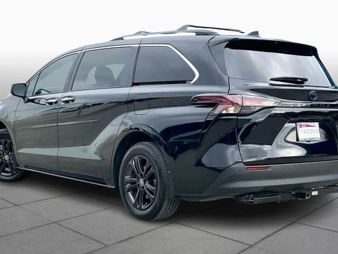 Used 2024 Toyota Sienna XLE Woodland Edition image 11
