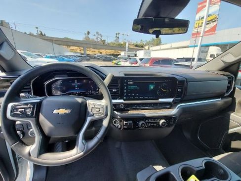Used 2025 Chevrolet Silverado 2500 LT w/ Convenience Package AWD/4WD image 11