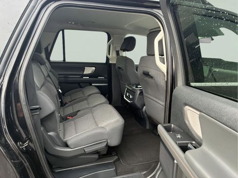 Used 2025 Ford Expedition Max Active AWD/4WD image 13