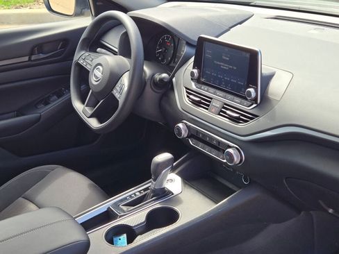 Used 2025 Nissan Altima 2.5 S FWD image 7