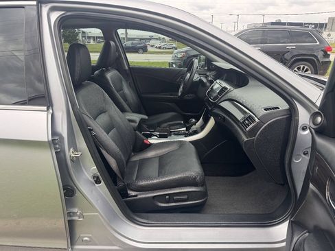 Used 2016 Honda Accord Touring image 9