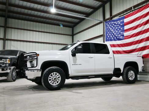 Used 2023 Chevrolet Silverado 2500 LT w/ Convenience Package AWD/4WD image 4