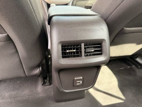 Used 2021 Chevrolet Equinox LS FWD image 27