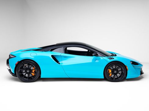 Used 2023 McLaren Artura image 44