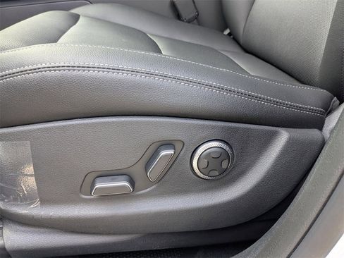 New 2026 Genesis GV70 2.5T Select image 19