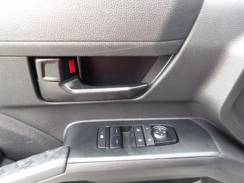 Used 2024 Toyota Tacoma SR RWD image 15