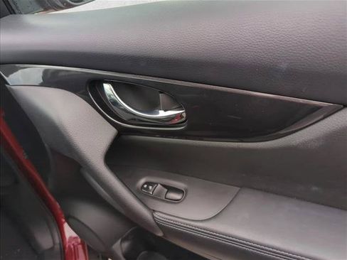 Used 2018 Nissan Rogue SV FWD image 26
