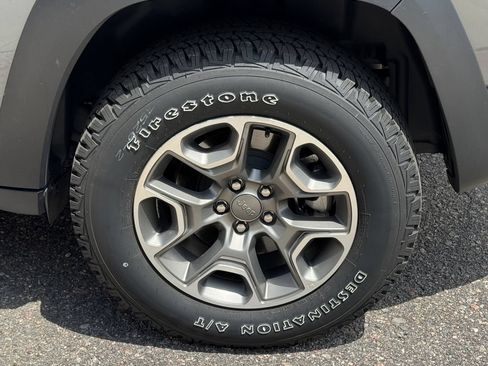 Used 2022 Jeep Cherokee Trailhawk w/ Premium Leather Package AWD/4WD image 12