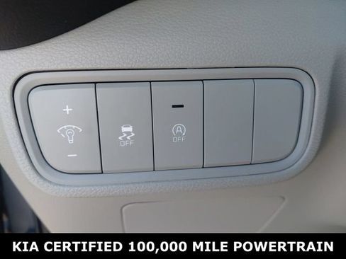 Used 2025 Kia Soul LX w/ LX Technology Package FWD image 17