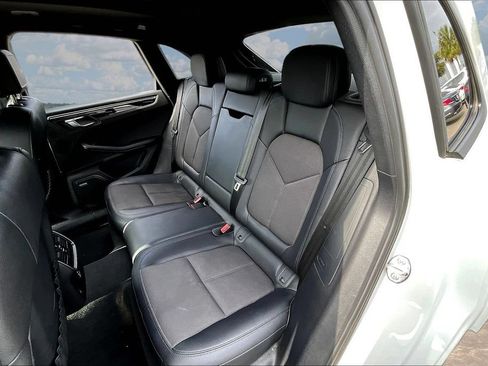 Used 2022 Porsche Macan AWD/4WD image 19