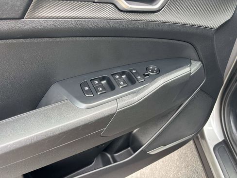 Used 2025 Kia Sportage LX image 17