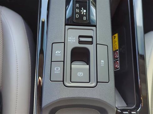 Used 2026 Toyota Prius XLE FWD image 23