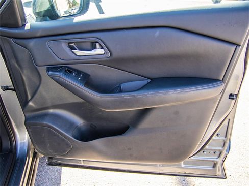 Used 2024 Nissan Rogue SV image 17