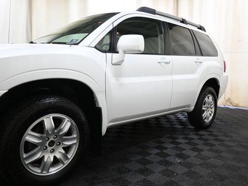 Used 2011 Mitsubishi Endeavor LS AWD/4WD image 7
