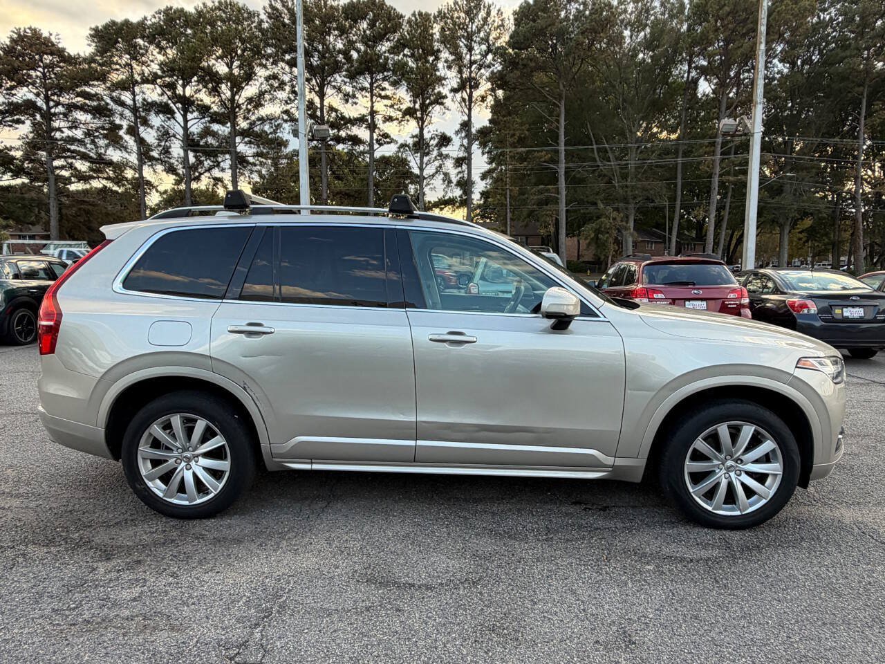 Used 2016 Volvo XC90 T6 Momentum w/ Momentum Plus Package AWD/4WD image 7