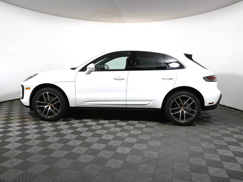 Used 2024 Porsche Macan AWD/4WD image 2
