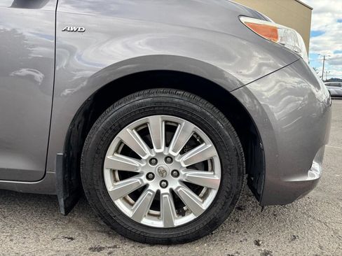Used 2017 Toyota Sienna XLE w/ XLE Navigation Package AWD/4WD image 2