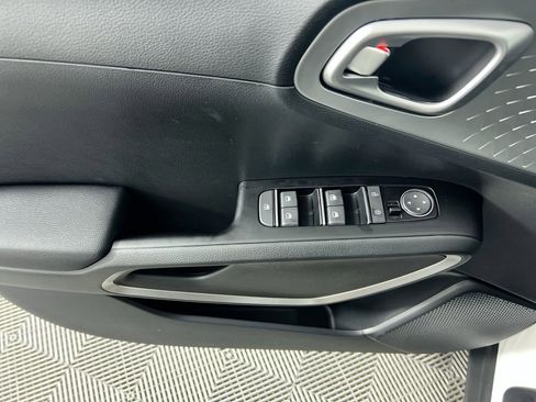 Used 2023 Kia Soul LX w/ Option Group 015 image 16
