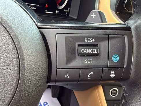 Certified 2023 Nissan Rogue Platinum AWD/4WD image 11
