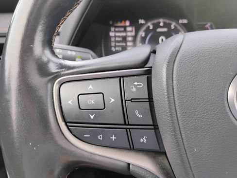 Used 2019 Lexus UX 200 w/ Premium Package FWD image 25