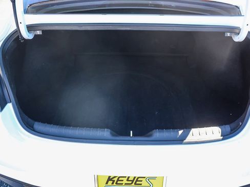 Used 2021 Hyundai Elantra SE image 36